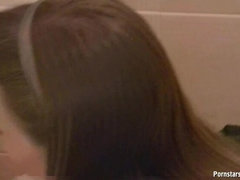 Leie, Braunhaarige, Bekleidet, Handschuhe, Natürlichen titten, Höschen, Muschi, Dusche