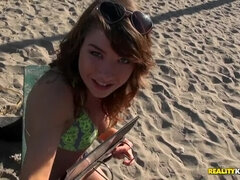 Amateur, Bikini, Sucer une bite, Brunette brune, Faciale, Mamelons bombés, Réalité, Tatouage