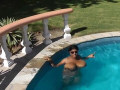 Wohlbeleibte schöne frauen, Grosser arsch, Schwarz, Pool, Pov, Öffentlich, Solo, Titten