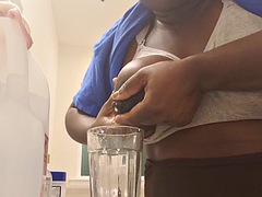Amateur, Gros seins, Lactation, Massage, Mère que j'aimerais baiser, Mamelons, Nénés
