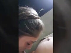 18 jahre, Blondine, Braunhaarige, Paar, Indisch, Ablutschen, Jungendliche (18+), Titten