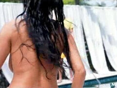 Tetas grandes, Morena, Tetona, Corridas, Latina, Madres para coger, Piscina, Esposa