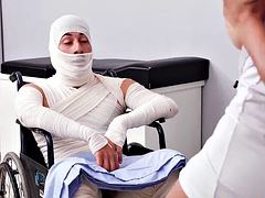 Leie, Tussi, Blasen, Vollbusig, Spermaladung, Arzt, Krankenschwester, Titten