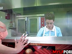 デカ尻, デカパイ, フェラチオ, 巨乳な, キッチン, 熟年, 母, 叫ぶ