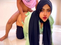 Sensual encounter with a gorgeous Arab maid in Saudi Arabia! (Episode 02)