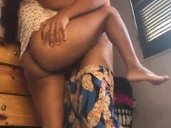 Gros cul, Brunette brune, En levrette, Fait maison, Énorme, Cuisine, Petite femme, Fils