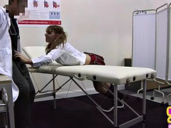 Amateur, Sucer une bite, Brunette brune, Homme nu et filles habillées, Collège université, Nylon, Adolescente, Plan cul à trois