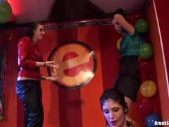 ブロンド, フェラチオ, 茶髪の, ダンス, 顔射, 指いじり, ハードコア, パーティ