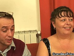 Grote mammen, Pijpbeurt, Mollig, Omie, Rijpe lesbienne, Natuurlijke tieten, Schreeuwen, Trio