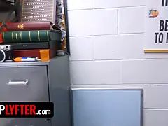 Américain, Sucer une bite, Homme nu et filles habillées, Conversation vulgaire, Domination, Hd, Se déshabiller, Adolescente