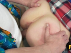 Verga grande, Tetona, Corridas faciales, Atragantadas, Tetas naturales, Perforación, Nalgadas, Tetas