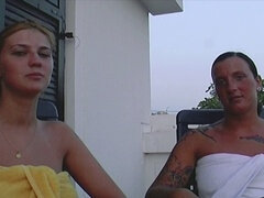 Faustfick, Küssen, Lesbisch, Orgasmus, Im freien, Muschi, Erotischer film, Spielzeuge