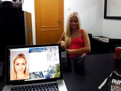 Blond, Sperma in mond, Sperma shot, Handbeurt, Mager, Rok, Tiener, Tieten likken