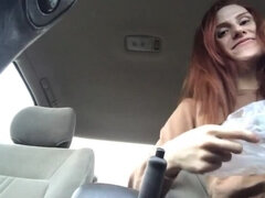 Amateur, Voiture, Orgasme, Petite femme, Réalité, Rousse roux, Gicler, Mouillée