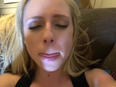 Blondine, Blasen, Tanzen, Füsse, Piercing, Rasiert, Dürr, Titten