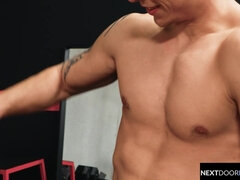 Sucer une bite, Gorge profonde, Homosexuelle, Gym, Branlette thaïlandaise