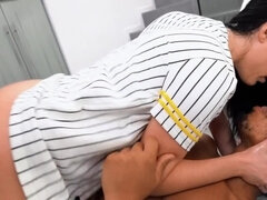 デカ尻, デカチン, フェラチオ, 茶髪の, カップル, キス, 自然山雀, オッパイの