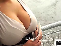 美人, ブロンド, フェラチオ, エロ熟女, イく瞬間, 母, 公共, 叫ぶ