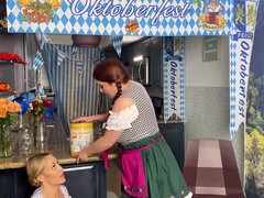 Grosse titten, Blondine, Vollbusig, Lesbisch, Hausmädchen, Reif, Milf