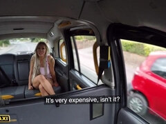 Blonde, Sucer une bite, Voiture, Femme couguar, Gorge profonde, Hard, Mère que j'aimerais baiser, Seins naturels