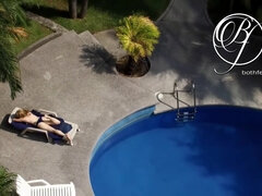 Leie, Britisch, Geile alte tussi, Fetisch, Masturbation, Pool, Stiefmutter, Spanner