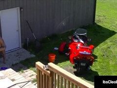 Anal, Brunette brune, Mignonne, Gode, Conversation vulgaire, Doigter, Masturbation, De plein air