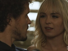 デカ尻, ブロンド, フェラチオ, 手コキする, ハードコア, キス, ストリッピング, ティーン