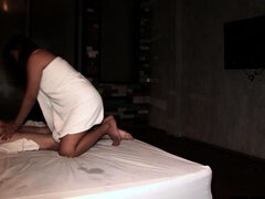 Chunky Thai MILF gives happy end massage