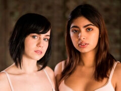 Dormitorio, Morena, Ffm, Lamidas, Tetas naturales, Tatuaje, Adolescente, Trio