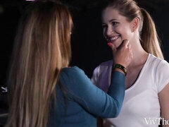 素人, カワイイ, 指いじり, キス, なめる, オナニー, ストリッピング, オッパイの