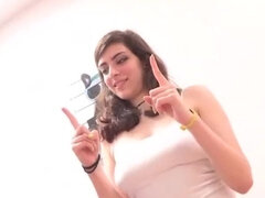 18 ans, Amateur, Sucer une bite, Brunette brune, Réalité, Espagnole, Adolescente, Nénés