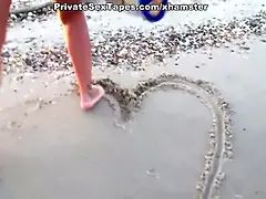 Amateur oral sex and high energy pussy fuck on the beach
