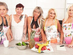 Большой член, Большие сиськи, Минет, Группа, Домохозяйки, Зрелые, Милф, Табу