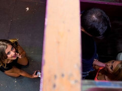 Blondine, Blasen, Hundestellung, Handjob, Natürlichen titten, Öffentlich, Rasiert, Jungendliche (18+)