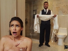 Gros seins, Sucer une bite, Tromperie, Gorge profonde, Fille latino, Mère que j'aimerais baiser, Jarretelles, Mariage