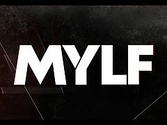 Grosser arsch, Blasen, Sporthalle, Hardcore, Milf, Muschi, Rotschopf, Tätowierung