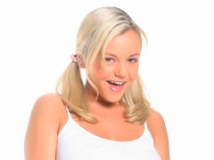 Culo, Rubia, Mamada, Estilo perrito, Afeitado, Falda, Adolescente, Tetas