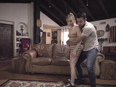 Blondine, Blasen, Schwanz, Fingern, Würgen, Öffentlich, Muschi, Schlucken