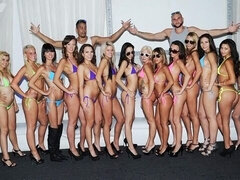 18 años, Culo grande, Verga grande, Tetas grandes, Mamada, Orgía, Flaco, Adolescente