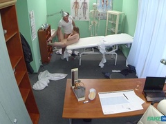 Amateur, Lamer culo, Mamada, Estilo perrito, Penetracion con dedos, Lamidas, Enfermera, Uniforme