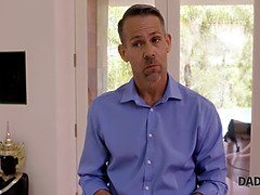 18 ans, Attrapée, Papa, En levrette, Hd, Rousse roux, Rugueux, Adolescente