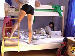 Sucer une bite, Petit ami, Brunette brune, Tir de sperme, En levrette, Petite amie, Chatte, Chevaucher