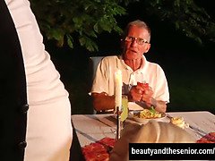 Blondine, Blasen, Papi, Grossvater, Hd, Im freien, Ablutschen, Jungendliche (18+)