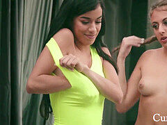 Поцелуи, Лесбиянка, Крошечные, Под водой