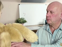 Blasen, Braunhaarige, Sperma im mund, Spermaladung, Hardcore, Lecken, Natürlichen titten, Schlucken