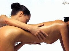 Braunhaarige, Entjungferung, Massage, Orgasmus, Zierlich, Muschi, Dürr, Strümpfe