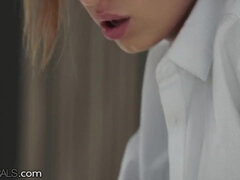 Nana, Grosse bite, Gros seins, Faciale, Embrassement, Masturbation, Seins naturels, Russe