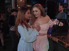 In den arsch, Tussi, Grosser schwanz, Blondine, Blasen, Fingern, Lesbisch, Penis