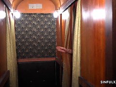 Grosse bite, Couple, En levrette, Doigter, Mère que j'aimerais baiser, Chatte, Rasée, Mouillée