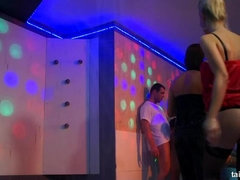 Bekleidet, Verein, Puppe, Interrassisch, Satin, Dusche, Swingers, Nass